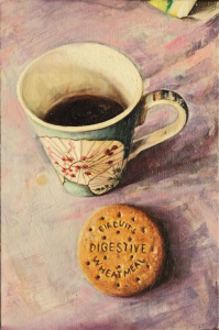 Cuadro titulado "Digestive" de la artista castrolara. Se trata de un bodegón visto desde arriba en el que vemos una taza de café y una galleta en la que pone digestive. Es una obra de pintura de técnica mixta sobre lienzo en la que destacan los colores morados, azules verdosos y marrón claro
